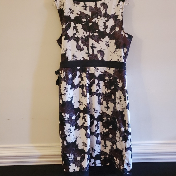 Wrap dress - Picture 2 of 5